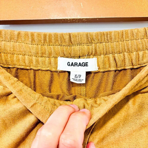 GARAGE Scalloped faux suede taupe shorts - Picture 7 of 7